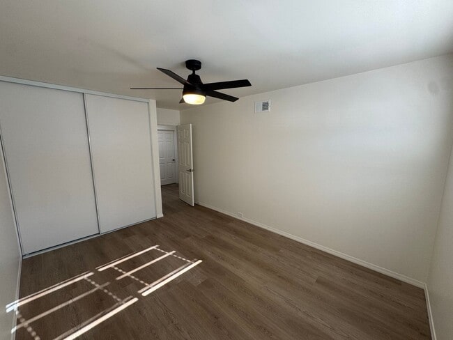 Building Photo - 4 Bedroom house single level