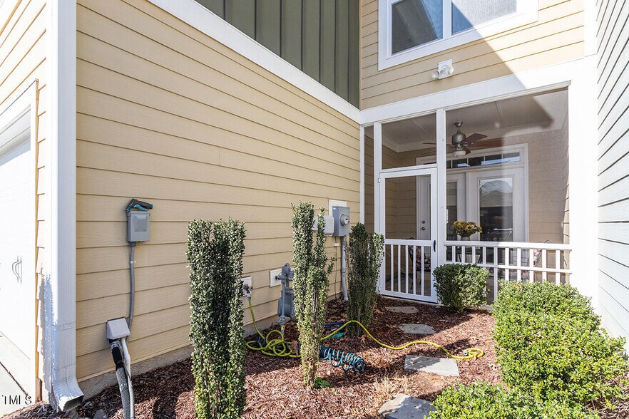 Building Photo - 550 Balsam Fir Dr