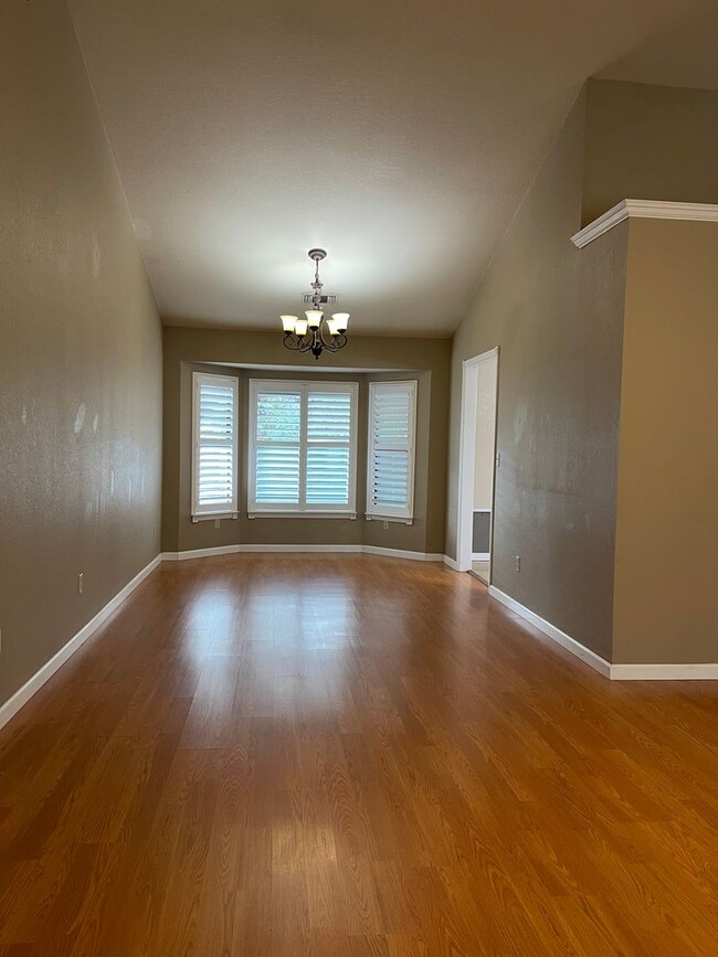 Building Photo - COUNTRY OAKS SUBDIVSION LARGE 3 BED 2 BATH...