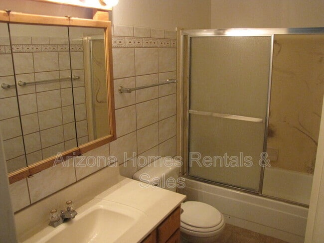 Building Photo - 302 N Banff Ave