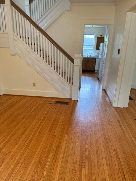 Entry - 824 N Cooper St