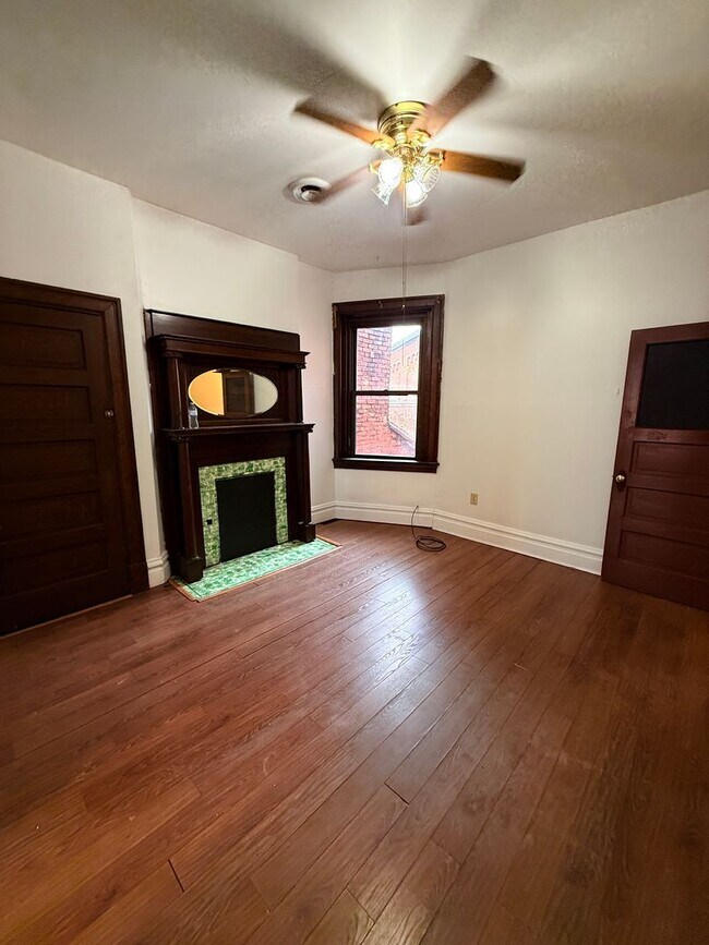 Building Photo - 1309 E Carson St