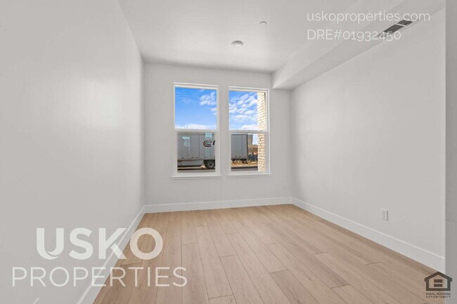 Building Photo - Charming 1-Bed Studio in Convenient  Sacramento Location - Modern Living!