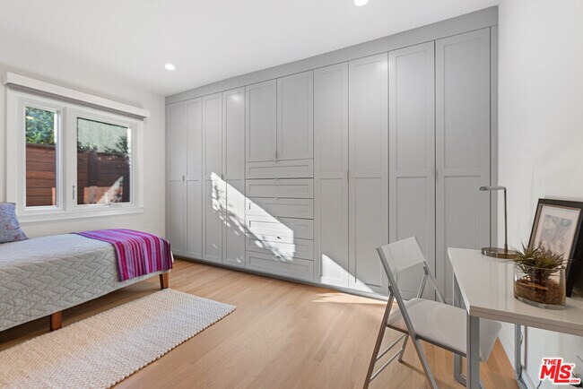 Building Photo - 11314 Homedale St