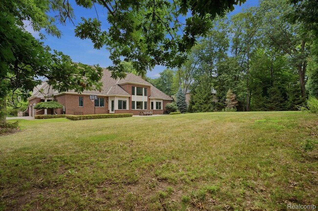 Building Photo - 2707 Turtle Lk Dr