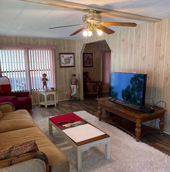 Building Photo - 128 Needle Palm Ln