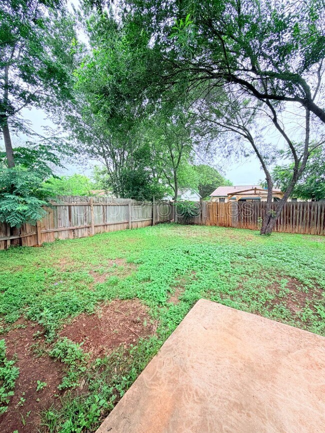 Building Photo - 9319 Cliff Point Dr
