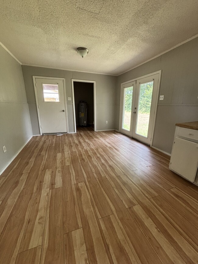 Building Photo - 433 Fleming Dr
