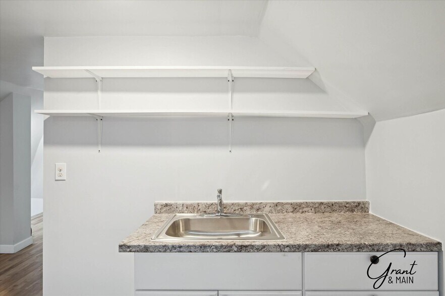 Building Photo - 1613 Virginia Park St