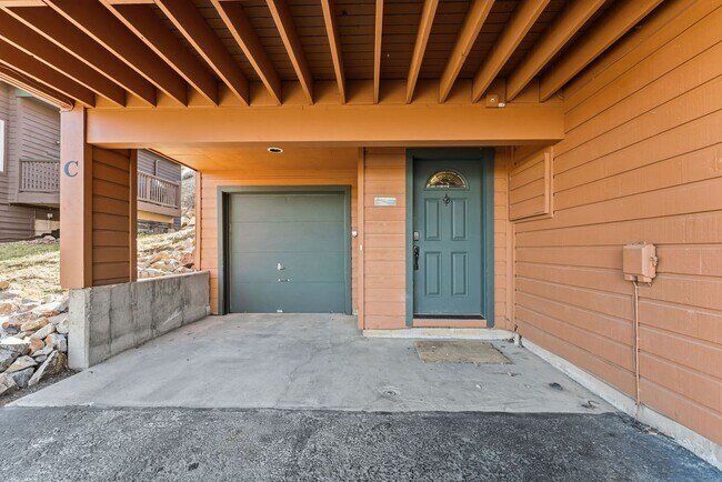 Building Photo - Breck 3-bedroom home with views! 6-12 month lease!