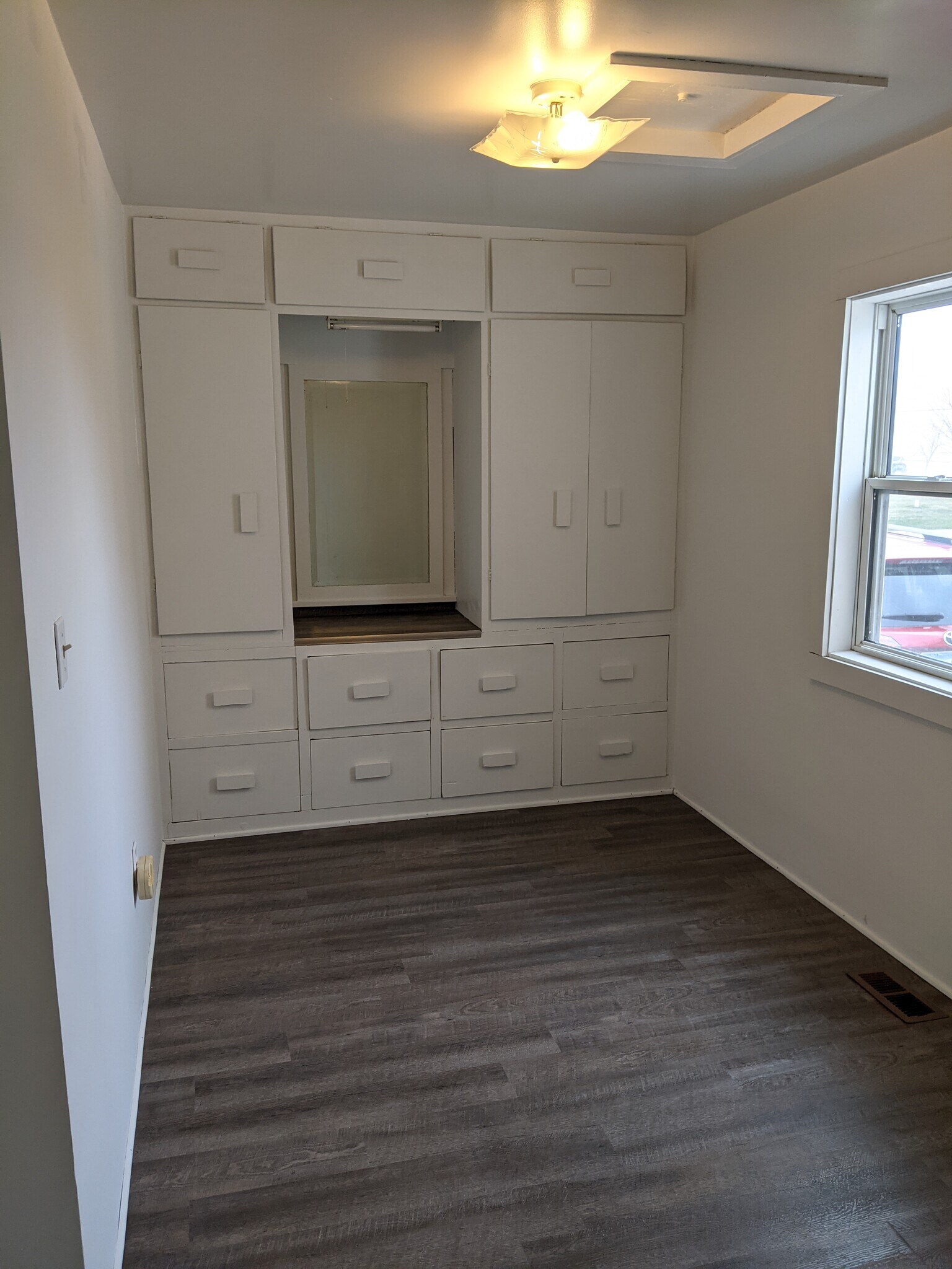 Building Photo - 200 11th St NE