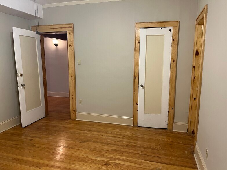 18X15 front bedroom - 7619 S Phillips Ave
