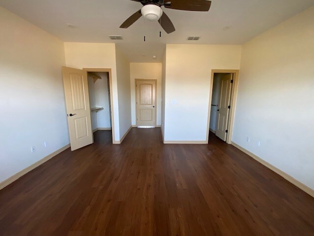 Building Photo - 3820 W Daffodil Ave