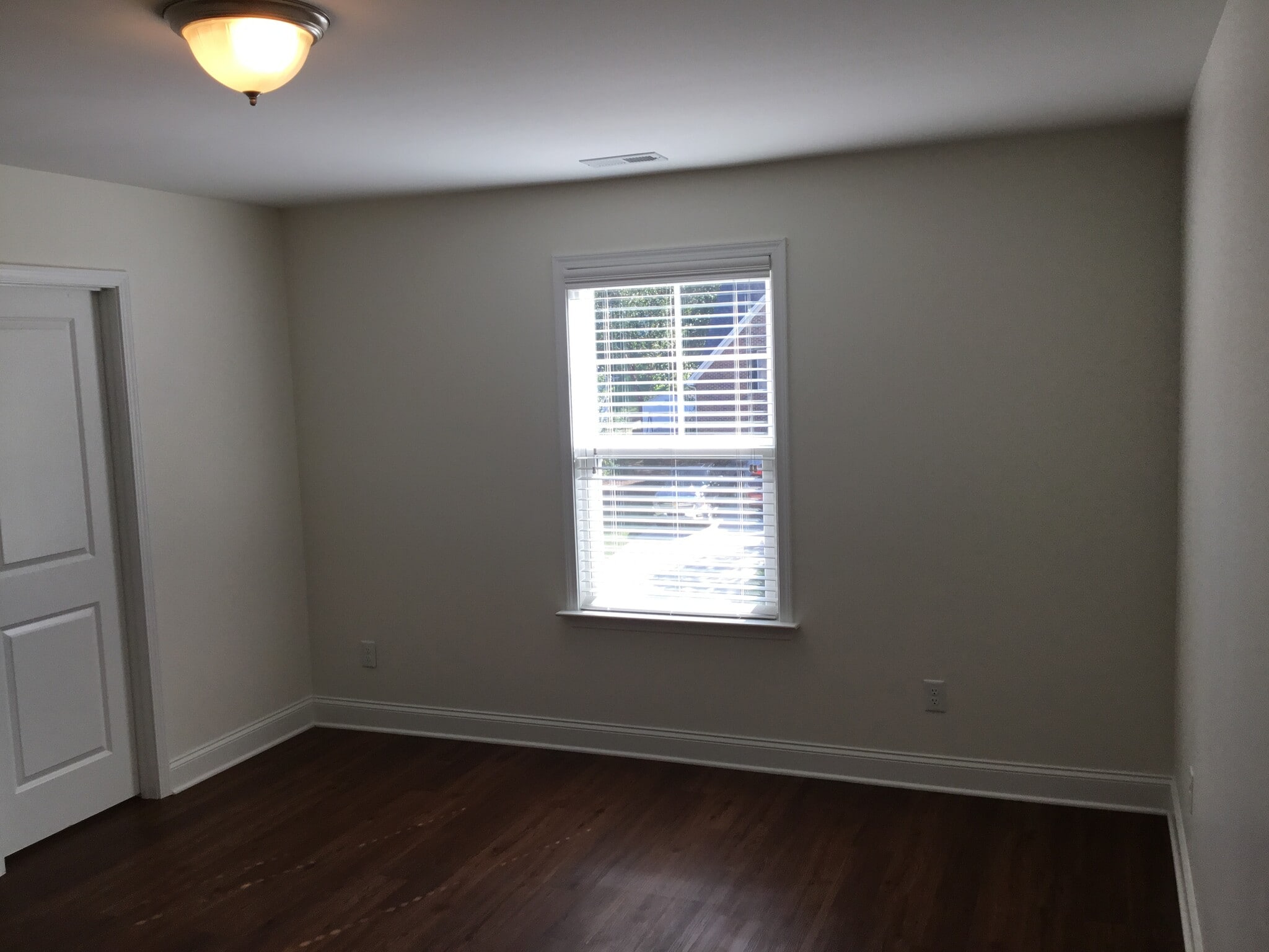 Building Photo - 206 Southfork Ln