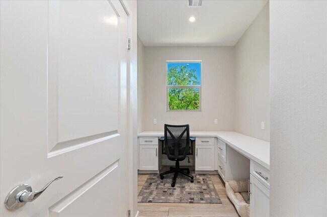 Building Photo - 51710 Ponderosa Dr.