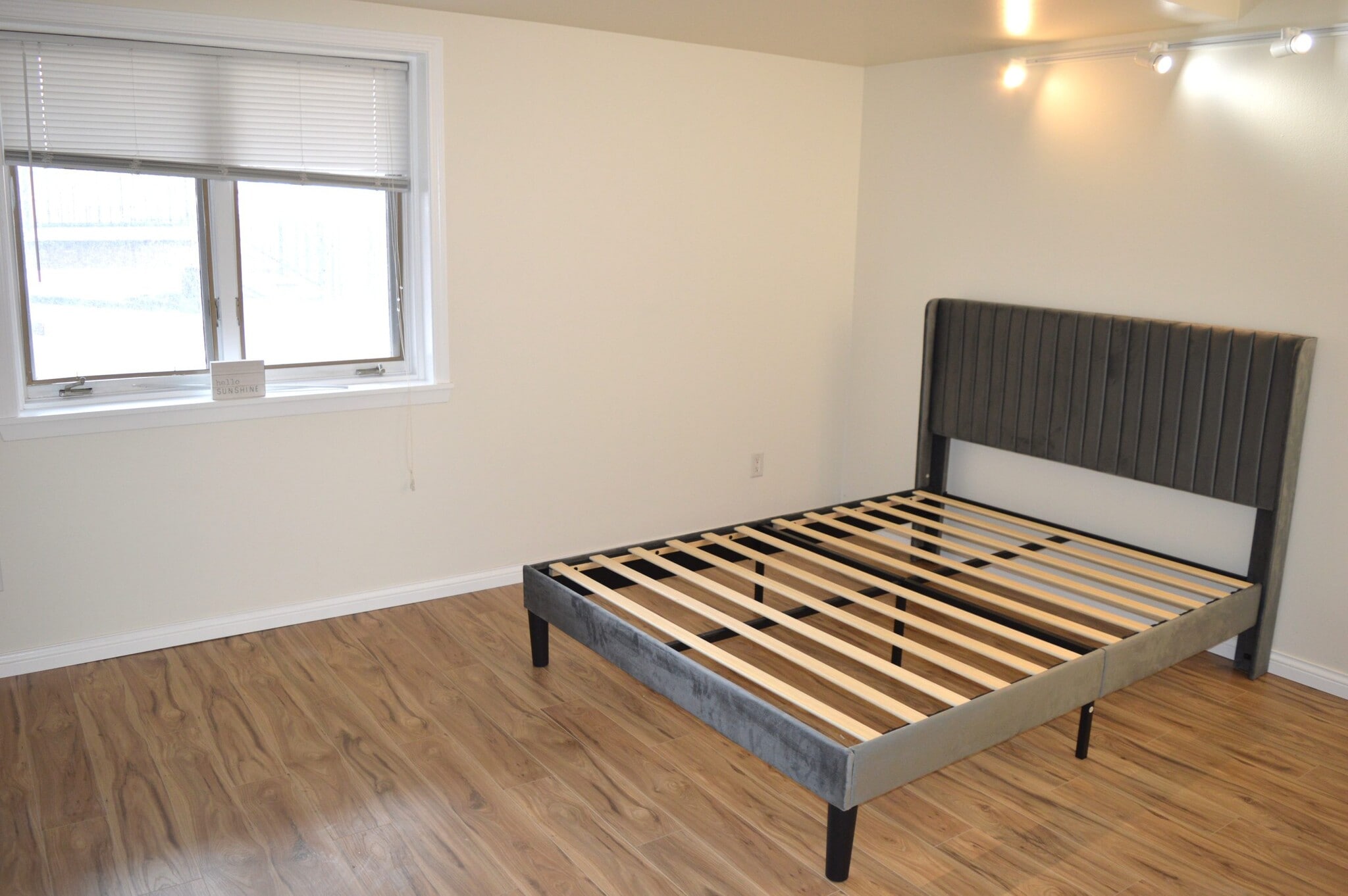 Building Photo - 328 N Allen St