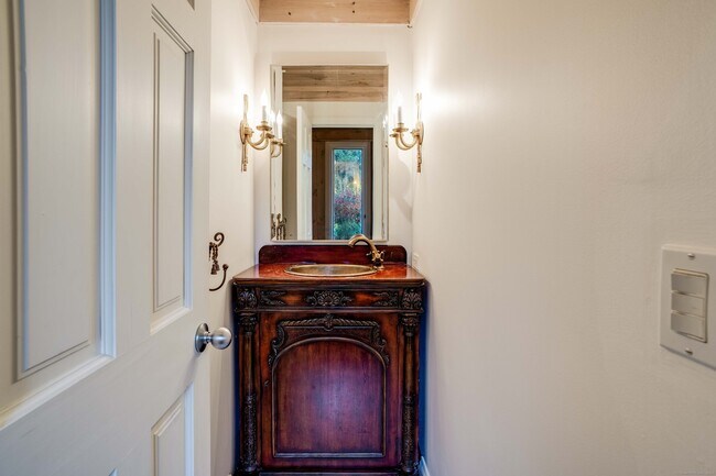 Building Photo - 123 Cove Rd