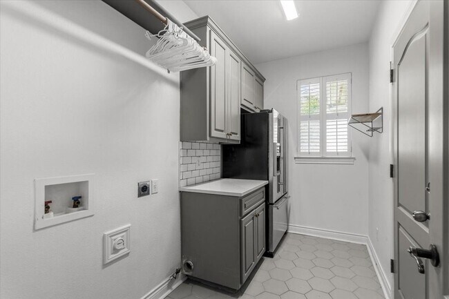 Building Photo - 4308 Canoas Dr