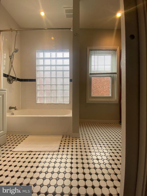 Building Photo - 140 Walnut Ave