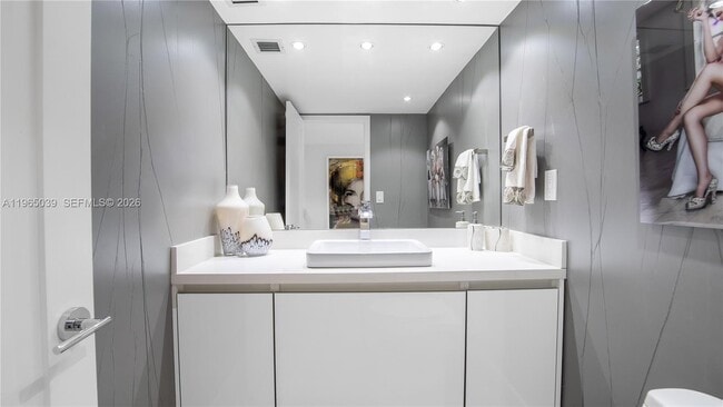 Building Photo - 1920 S Ocean Dr