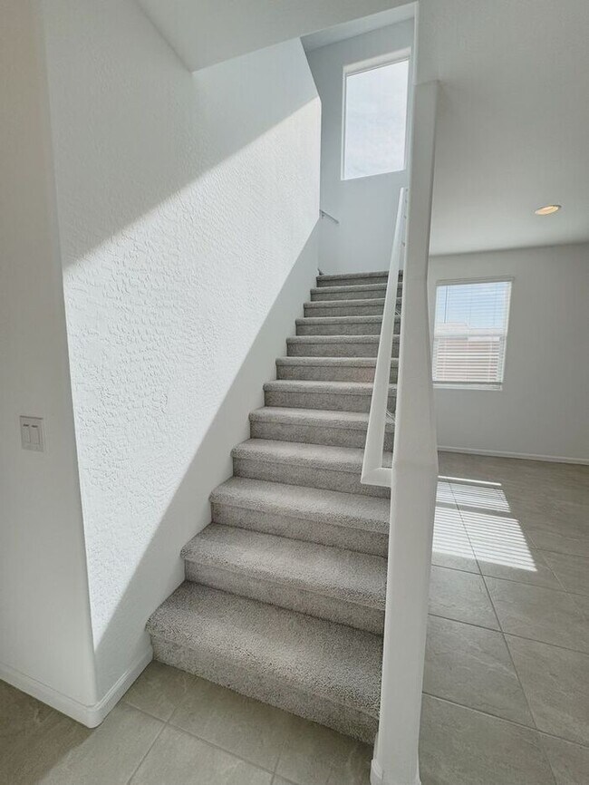 Building Photo - MOVE IN SPECIALS!! ONE MONTH RENT FREE!! New 5-Bedroom Home in Phoenix with Upgrades!