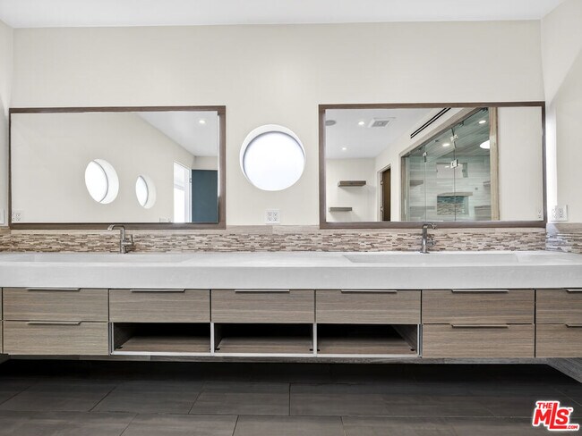 Building Photo - 770 Paseo Miramar