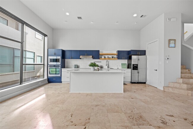 Building Photo - 2417 Charleston St