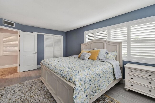 Building Photo - 372 Golfview Rd