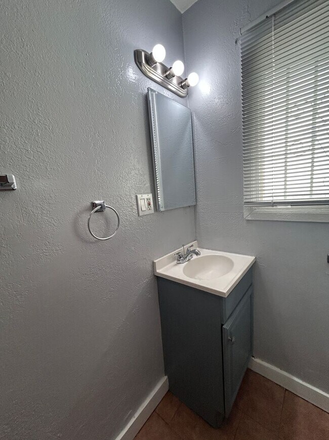 Building Photo - 1434 W 145th St