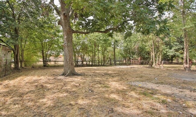 Building Photo - 4826 Larkspur St