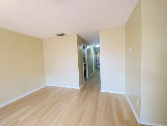 Building Photo - **For Sale** Everest Point