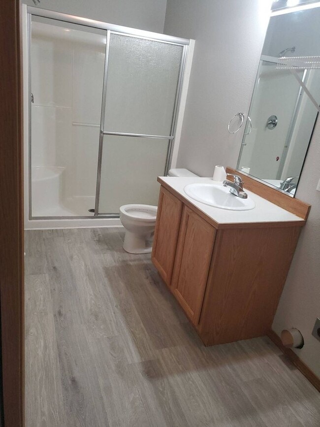 Building Photo - Wonderful 3 bedroom 2 bath Duplex in Post ...
