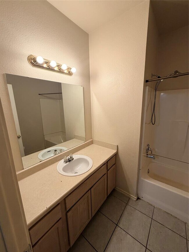 Building Photo - 508 Tablerock Cir