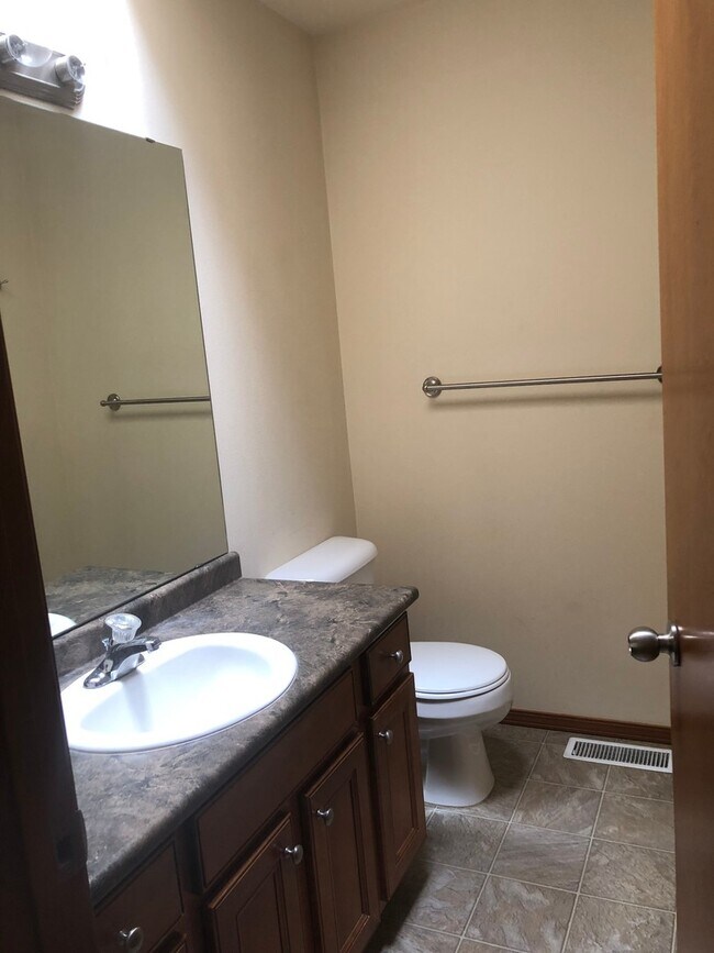 Building Photo - Huntington Duplex