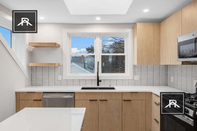 Building Photo - 3 bedroom in Boston MA 02130