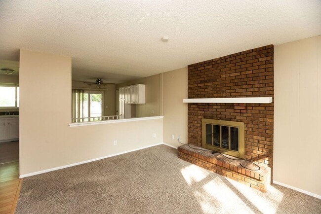 Building Photo - Great 4 bedroom Ranch style home!