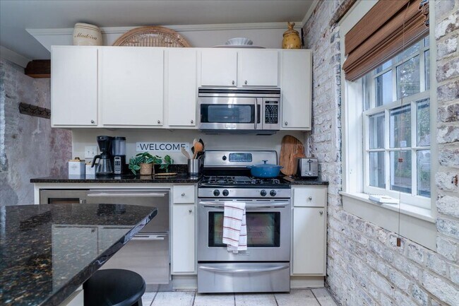 Building Photo - 53 Hasell St