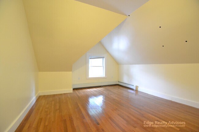 Building Photo - 16 Sparhawk St