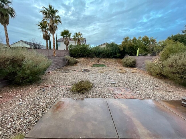 Building Photo - SUMMERLIN 3 BEDROOM + A LOFT!