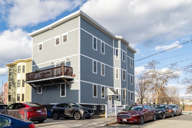 Building Photo - 104 Holland St