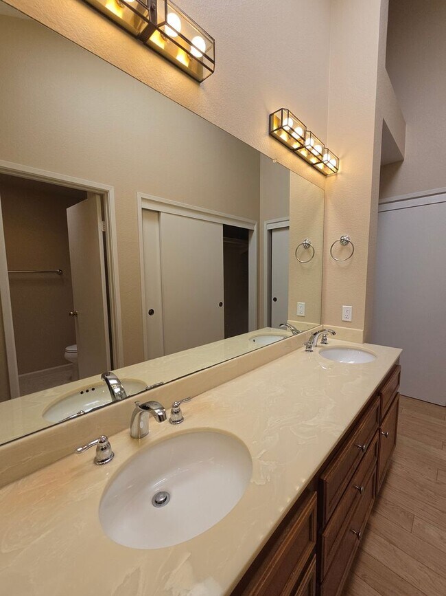 Building Photo - Scripps Ranch Beauty