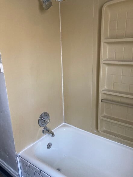 Bath tube and Shower - 3821 Wayne Ave