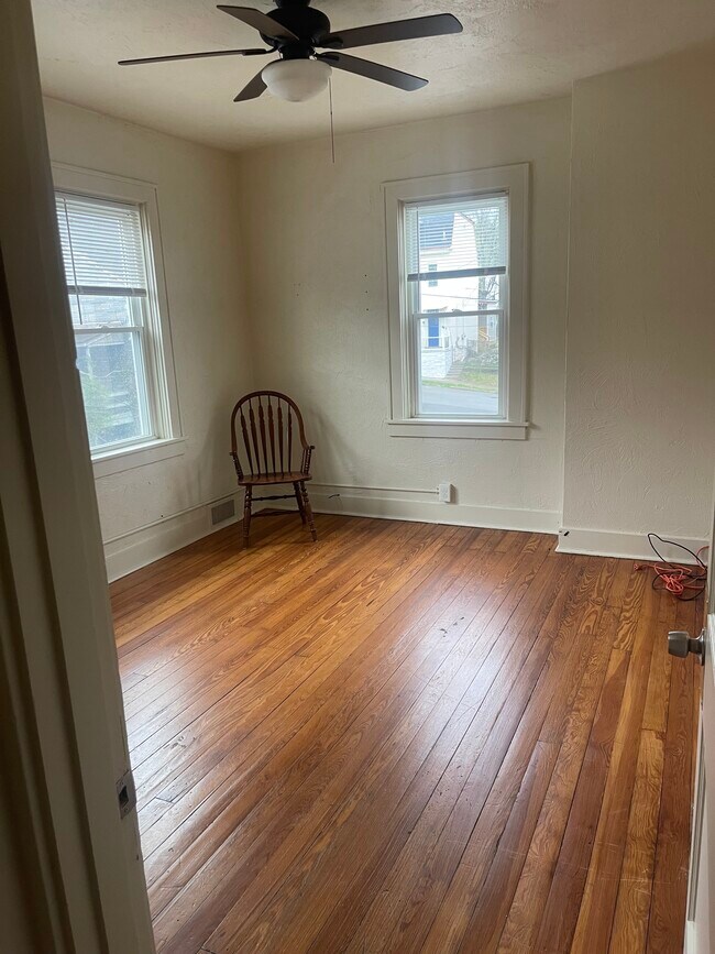 Bedroom4 - 1108 mella street