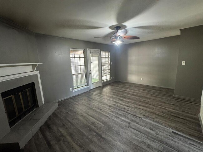 Building Photo - 578 Hollow Wood Rd
