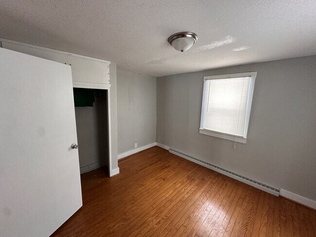 Building Photo - 727 N Brandon Ave