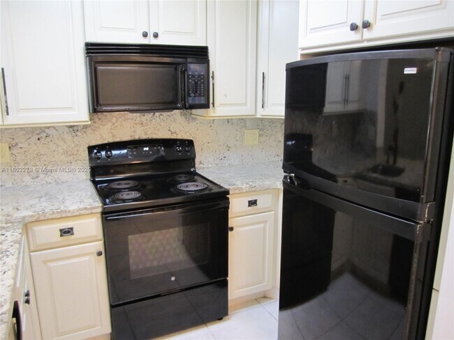 Building Photo - 1350 River Reach Dr