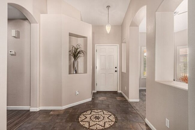 Building Photo - 3-bedroom plus bonus room with 3-car garag...