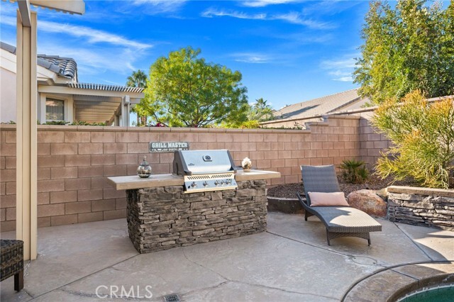 Building Photo - 36627 Crown St