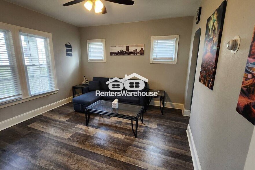 Building Photo - 2867 N Fratney St