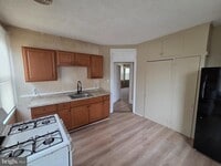 Building Photo - 317 E Broad St